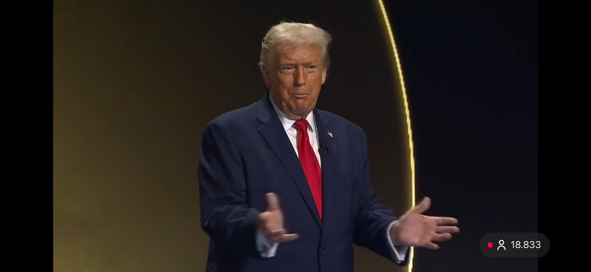 Wieso sagt ausgerechnet Donald Trump, dass unser Sport „Football“ heißt und nicht „Soccer“?

Und Amerika für American Football einen neuen Namen brauchen 😭😭