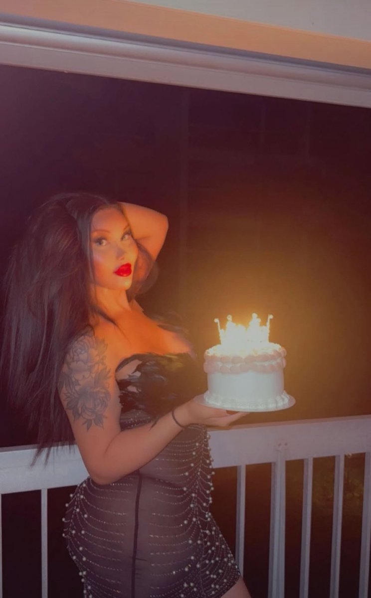 Kneel and pray. Your goddess was born today 🎀. 

Tributes: 
blessa.io/tima

#findom #mistress #birthdaygirl
#GoddessEnergy #dominatrix #KSA #Lebanon #UAE