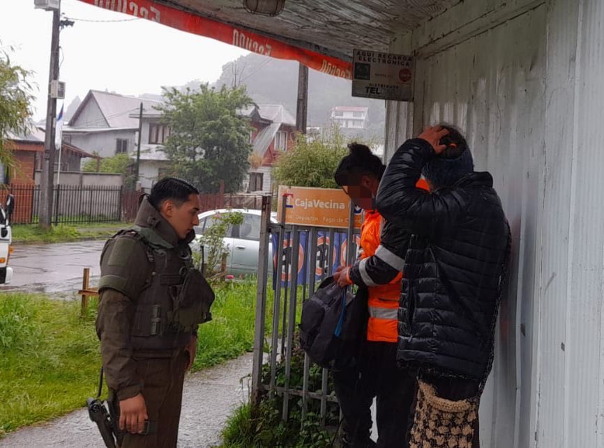 Carabineros de la Tenencia de Corral refuerzan labores preventivas y fiscalizaciones en la comuna puerto

informaalminuto.cl/carabineros-de… #ValdiviaCL