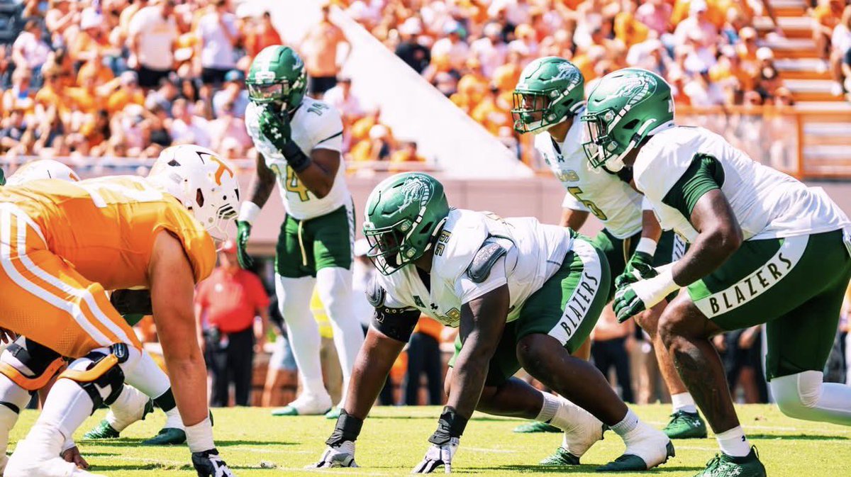 247SportsPortal's tweet image. UAB standout defensive lineman Eamon Smalls is entering the transfer portal, his agents @david_benzaken and @IanGrutman tell @mzenitz and @chris_hummer.

Posted 50 tackles this season.