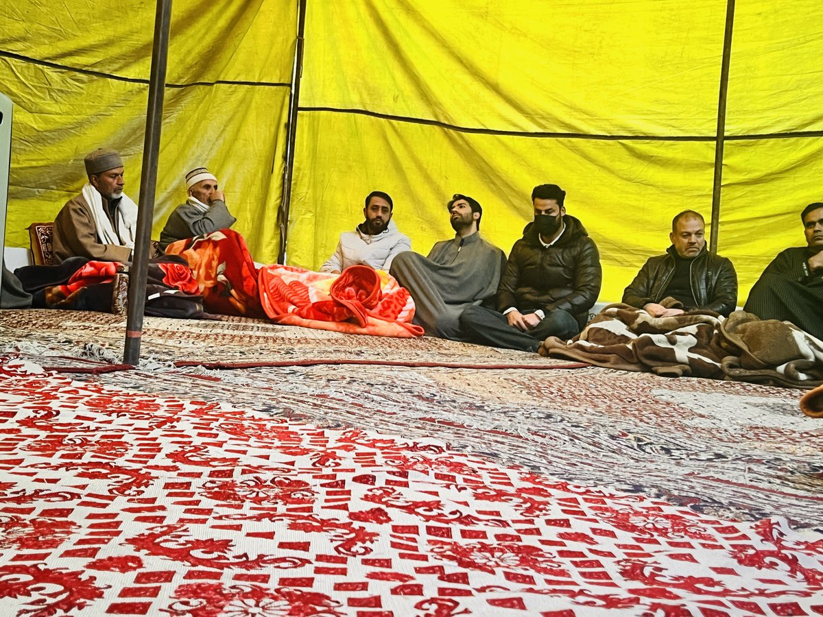 QaiserJin's tweet image. Paid condolence visits in Chudina and Sehpora, Ganderbal along with @jkpdp District President Zahoor Ahmad Rather. We expressed heartfelt sympathies on the sad demise of Abdul Khaliq Sheikh and the mother of Mohammad Akbar Dar.
Prayers for the departed soul.
#PDP #Ganderbal
