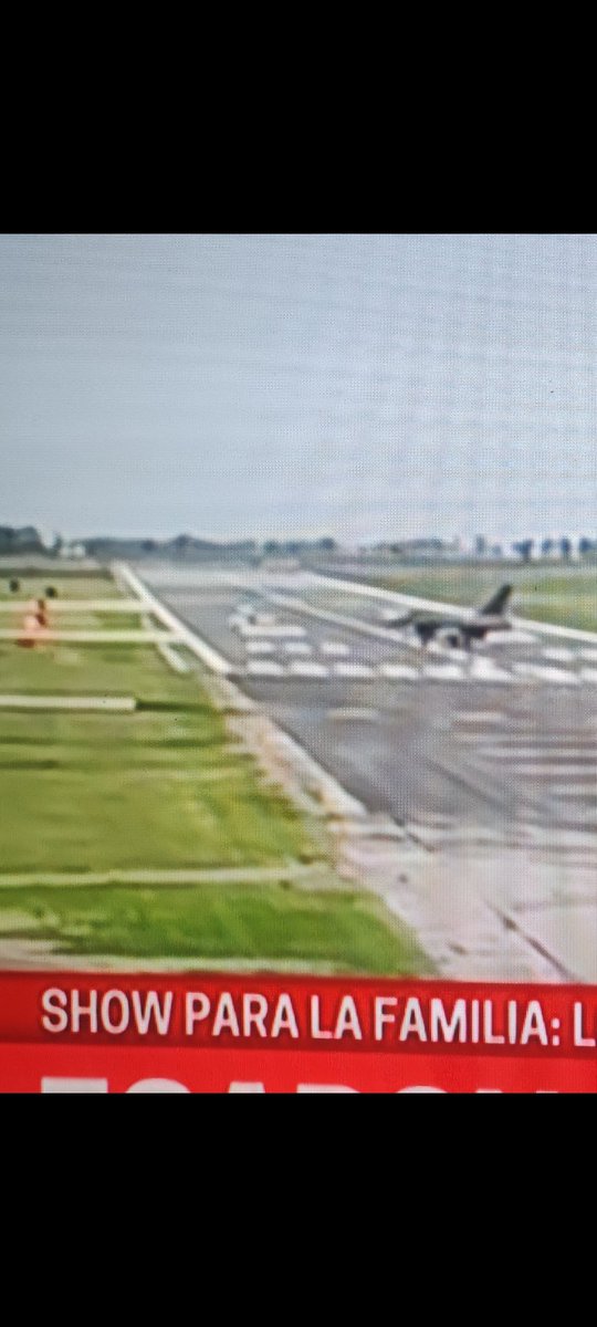 andreagriecco's tweet photo. En serio festejan esto,? Los fabricó EEUU hace 50 años , nos los vende Dinamarca? No me dan los cálculos. Aguante top gun.
Pero no hay plata @C5N  Estamos como en la colonización, espejito por nuestras riquezas. https://t.co/NfUbMsxs2e