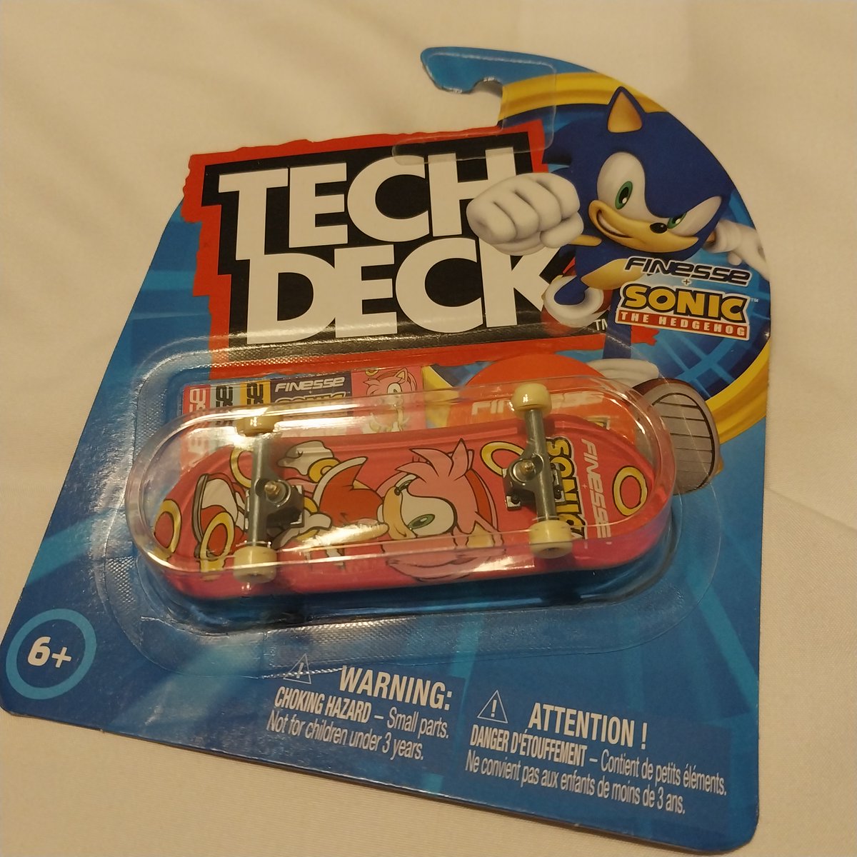 HiadTheLemur's tweet photo. I found a smol skateboard of Amy Rose 🩷 and I want the smol skateboards of the IDW characters
#SonicTheHedgehog #TechDeck #Finesse https://t.co/DVY1BLAmsd