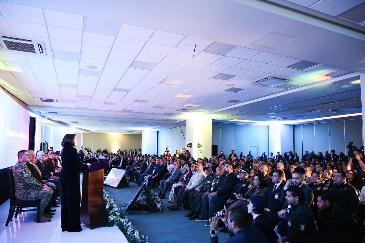 El rector Armando López Campa estuvo presente en la inauguración del 3.er Foro Internacional de Seguridad y Justicia, un espacio dedicado a dialogar sobre cómo seguir construyendo un Aguascalientes más seguro para todos.
#SomosLobos