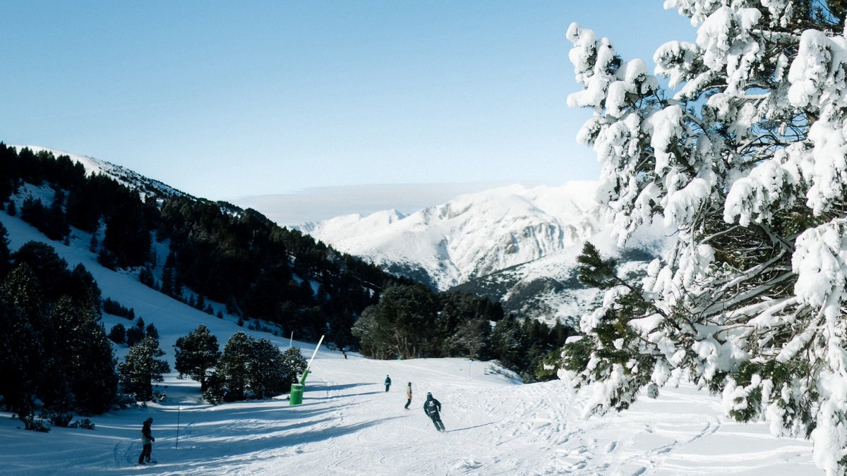 grandvalira's tweet photo. Avui hem obert oficialment tots els sectors de Grandvalira. La temporada ja és aquí 🤍

#Grandvalira #Andorra https://t.co/lXB9v1WfuP