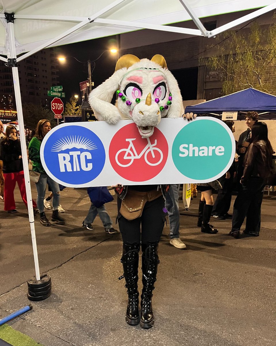 RTCSNV's tweet photo. First Friday is today! Grab your crew and ride to the Arts District for art, music, and good vibes.

Stop by our RTC Bike Share booth for giveaways and helpful info. See you out there tonight!

#RTCBikeShare #FirstFridayLV #BikeVegas https://t.co/5CdVkVt2Qw