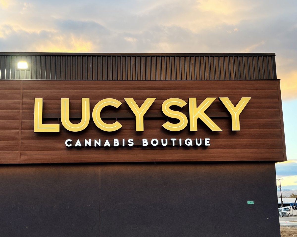BSCSigns's tweet image. Installed the new Lucy Sky Cannabis Boutique sign in Sheridan CO.
 Channel letters with LED lighting for a clean glow.
 Simple build with a big visual payoff.

#BSCSigns #LucySky #SignInstall #ChannelLetters