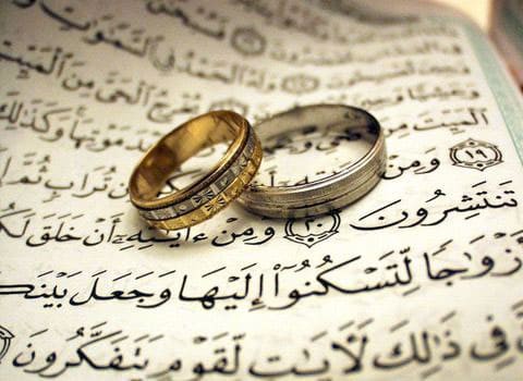 👰‍♂️ Le mariage dans l'islam

Dans l'islam, le célibat est stigmatisé. Un hadîth dit :  
« Les plus maléfiques parmi vous sont les célibataires et les plus vils ». Les musulmans sont fortement incités à se marier le plus tôt possible.

Mais qu'est-ce que le mariage dans l'islam ?
