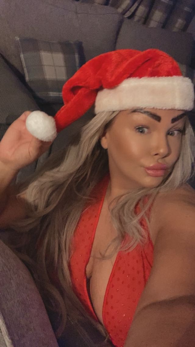 mercede72928186's tweet photo. Well wales you do feel very festive. #FridayVibes hohoho 😉😜 https://t.co/AXJblFmlnw