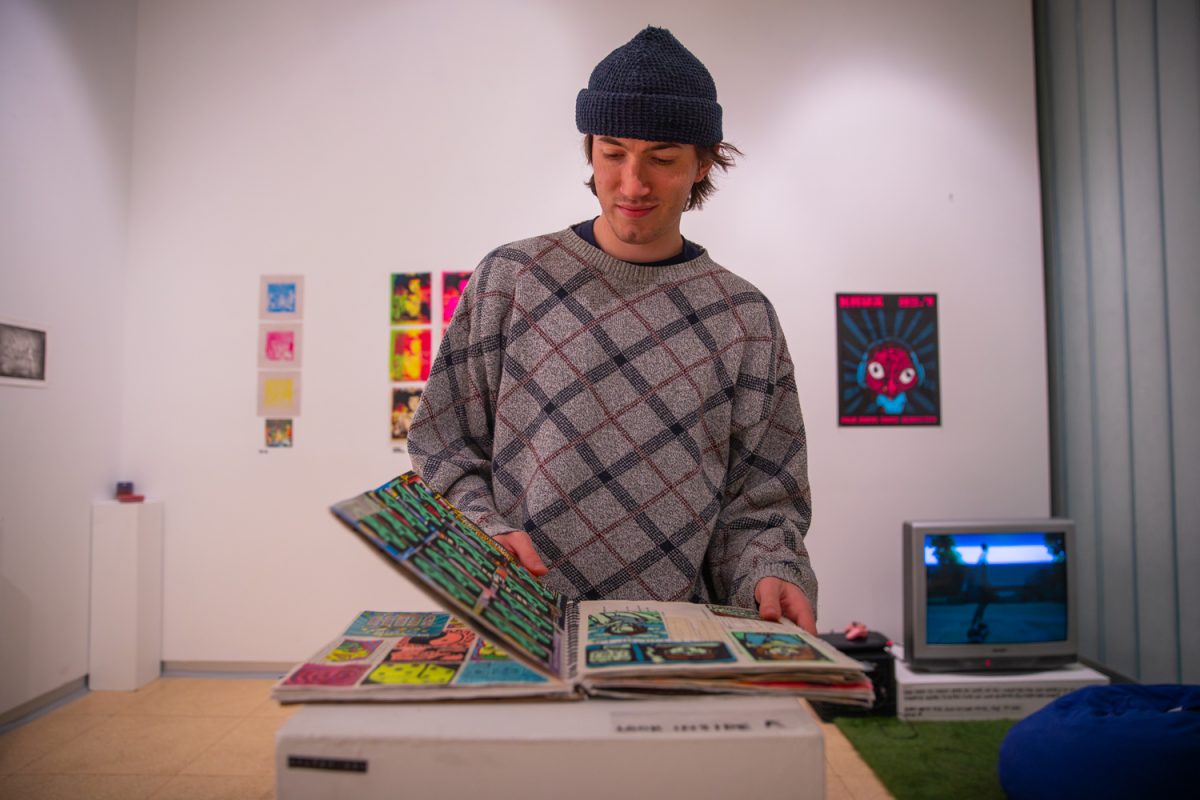 Art Student Spotlight! Bodie Williamson is featured in the Daily Iowan: dailyiowan.com/2025/12/04/stu…. Bodie's BFA exhibition “HOW LUCKY” is on view in E450 VAB until December 6.