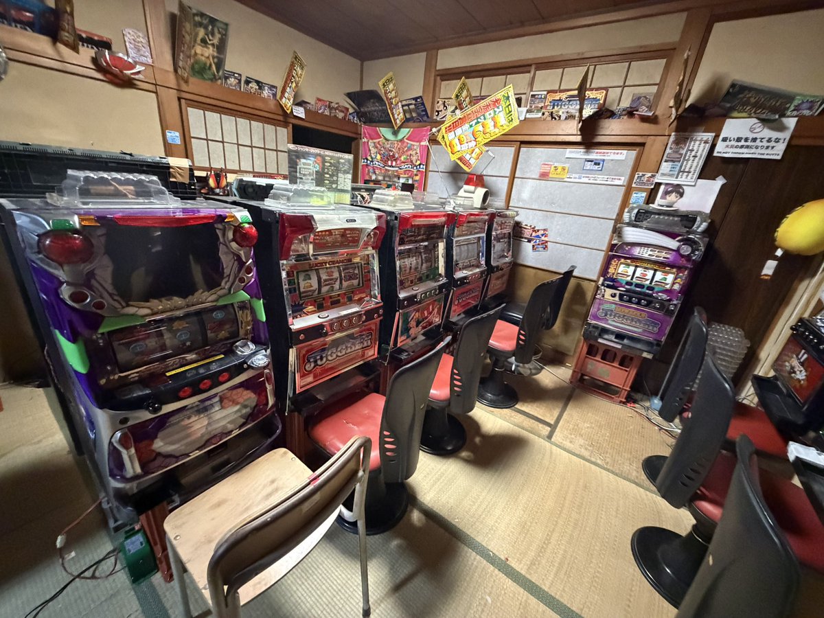 ougonFUKUI's tweet photo. 当店は1/5より黄金娯楽センターに生まれ変わってグランドオープン！パチンコ、パチスロ専門店！パチスロをやったことがない方でも時間制で好きなだけ楽しめます！初心者におすすめジャグラーも増台！
当店は初心者でもパチスロを楽しんでもらえます！店長並びに従業員スタッフ一同お待ちしております！ https://t.co/fMkInQcuVr