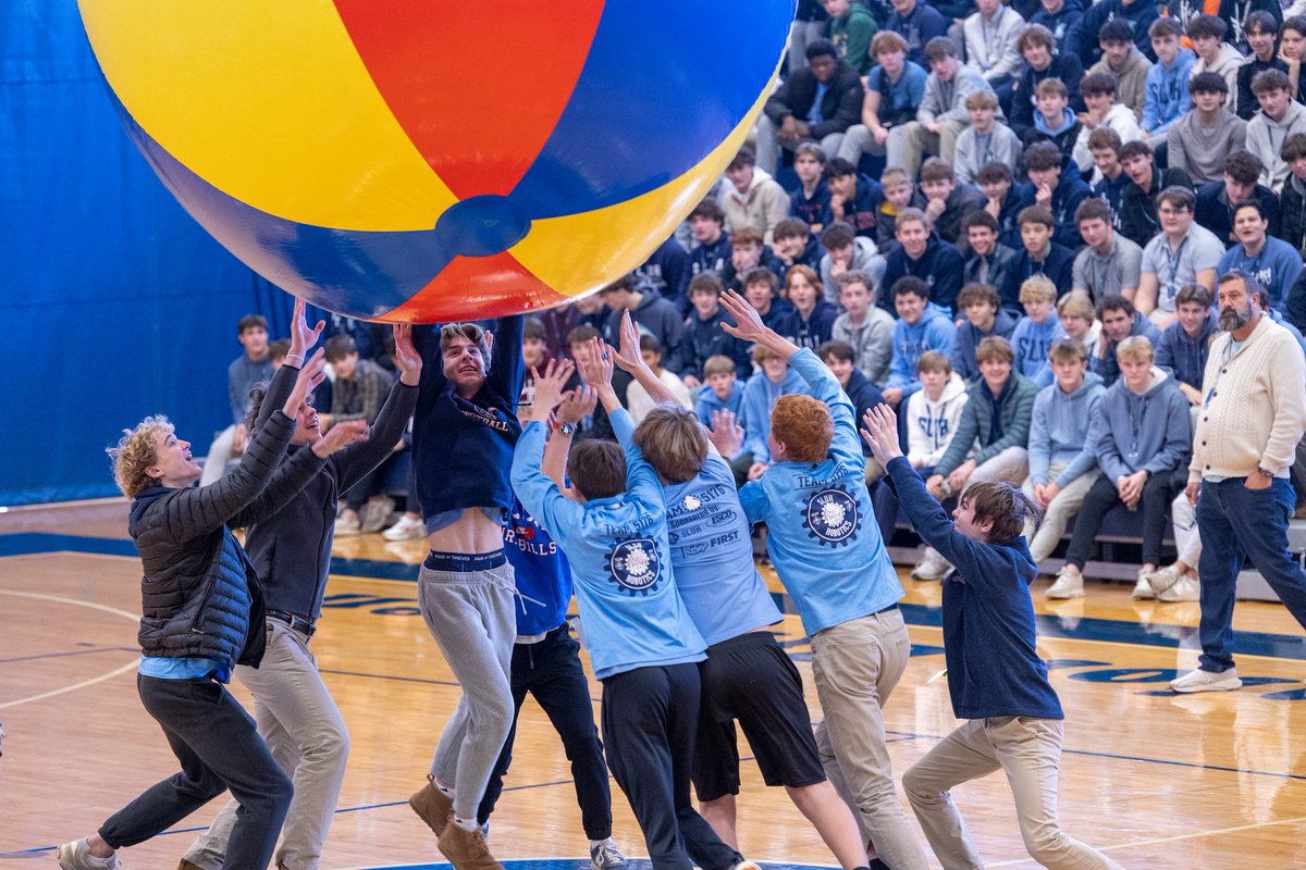 sluhjrbills's tweet image. StuCo led us through a spirited, holiday-themed pep rally today, building school-wide excitement for the upcoming winter sports season. #SLUHSpirit #SLUHLife
