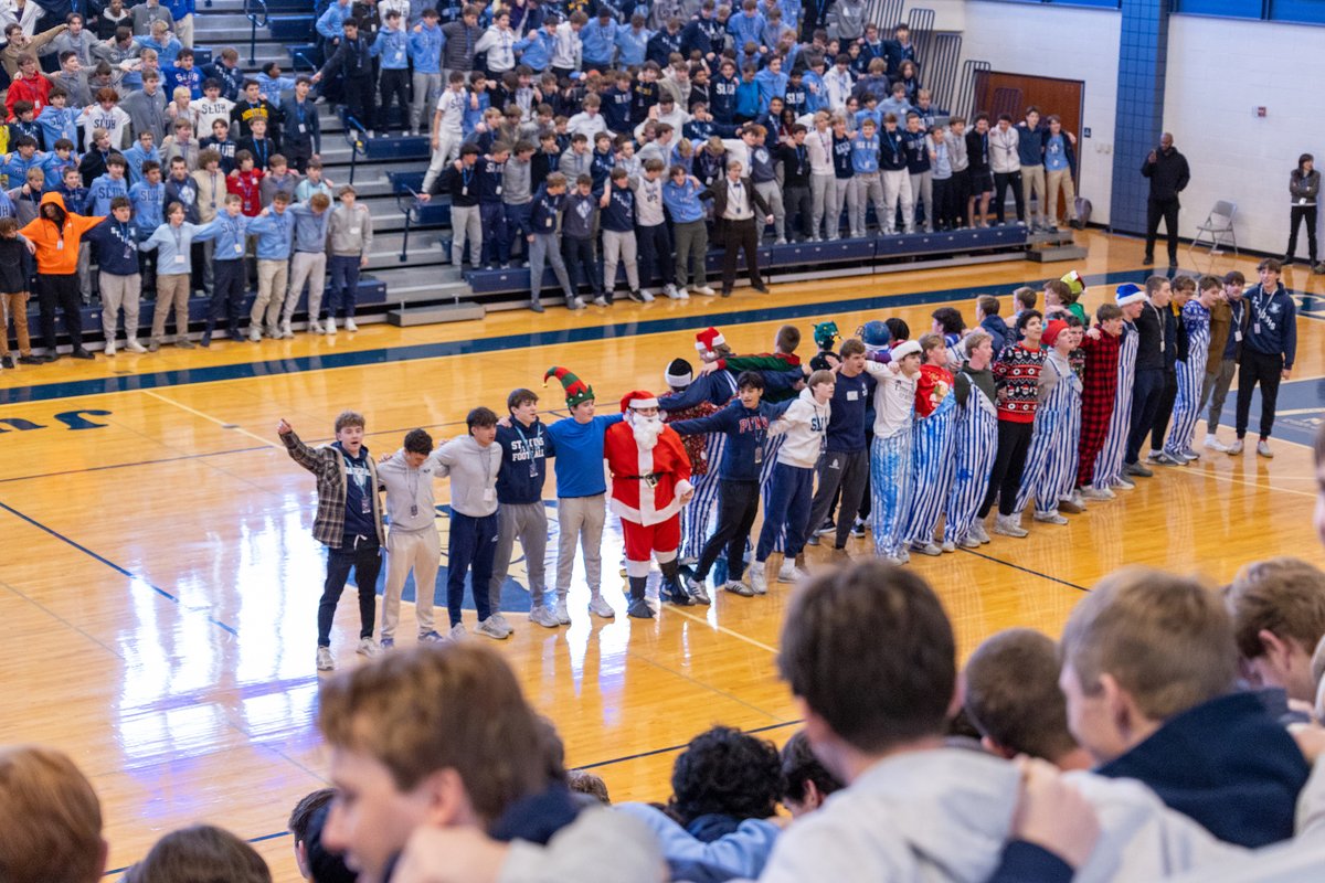 sluhjrbills's tweet image. StuCo led us through a spirited, holiday-themed pep rally today, building school-wide excitement for the upcoming winter sports season. #SLUHSpirit #SLUHLife