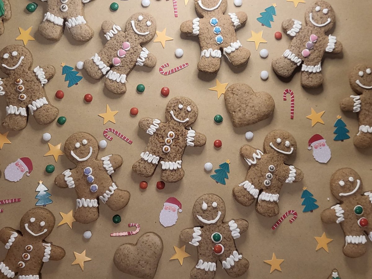 🎄Ahora sí, amigues!
🌟Ya pueden encargar sus galletitas para estas fiestas. Como saben, son ocho variedades: Linzers, Spritzgebäck, Spekulatius, Lebkuchen (tradicionales y Nürnberger), Rhumplätzchen, muñequitos de jengibre y Zimtsterne. 
Abajo presentaciones y detalles 👇