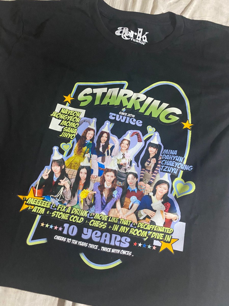 feedback mega positivo pra <a href="/chaengyeom_/">tinasha 🏰</a> !!! comprei a camisa de 10 anos do twice para dar de presente, chegou muito bem e rápido, camisa é muito linda minha irmã amou!!!! muito obrigada pela gentileza e atenção durante o atendimento :)