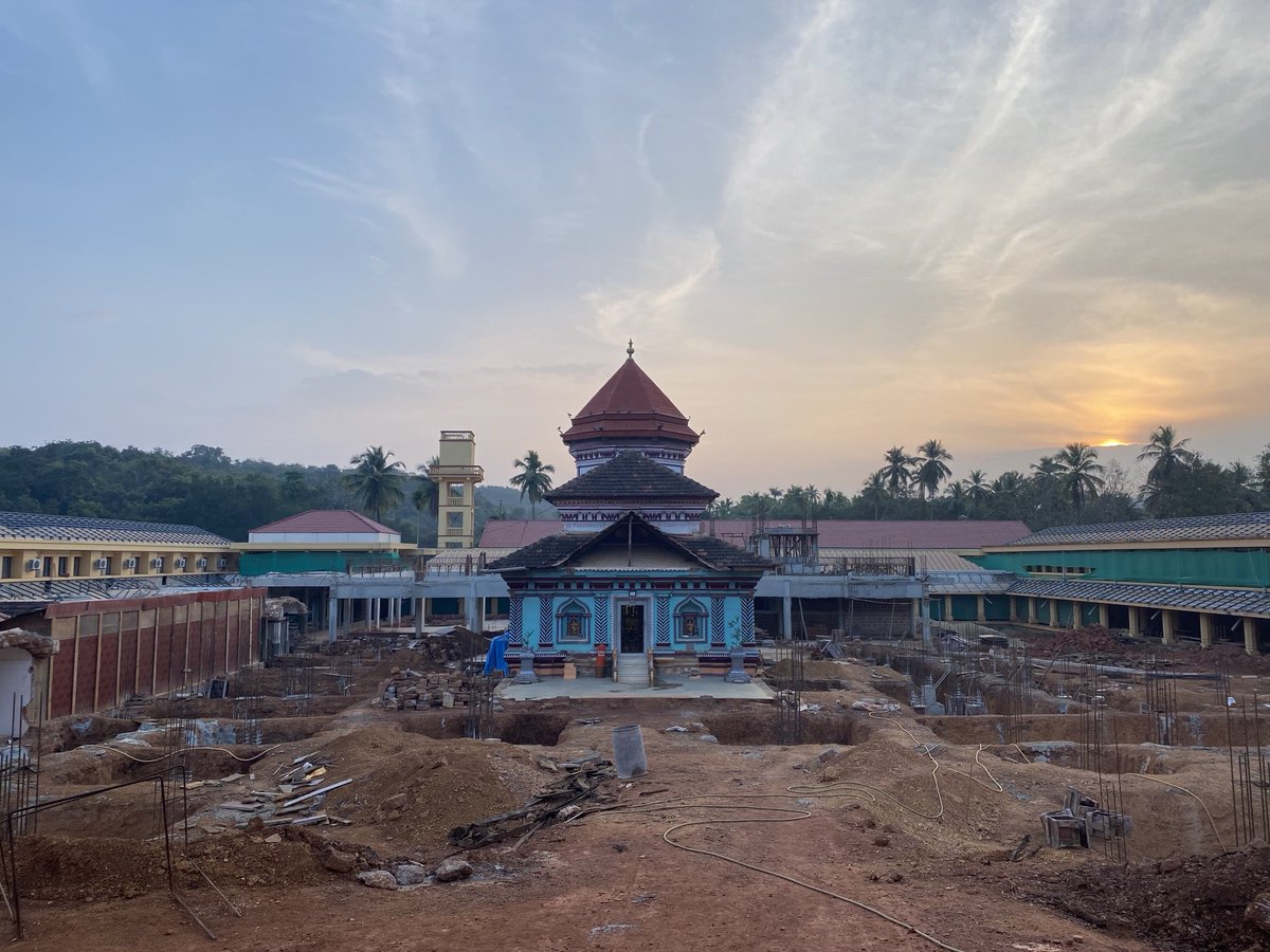 DeepakVShenvi's tweet photo. Two pictures from same standpoint, One and half years apart. Restoring tradition with blend of modernity and awe inspiring architecture. The transformation is surreal. Blessed to be partaking in the festivities at Shri Samsthan Gokarn Partagali Jeevottam Math 🙏🏼 https://t.co/TUIDFamkwG