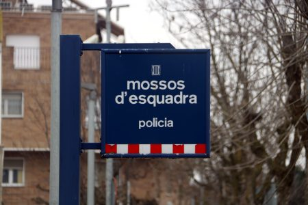 🧨 Sorpresa mentre buidaven un pis a Catalunya: troben una caixa de dinamita

lleidadiari.cat/troben-dinamit…