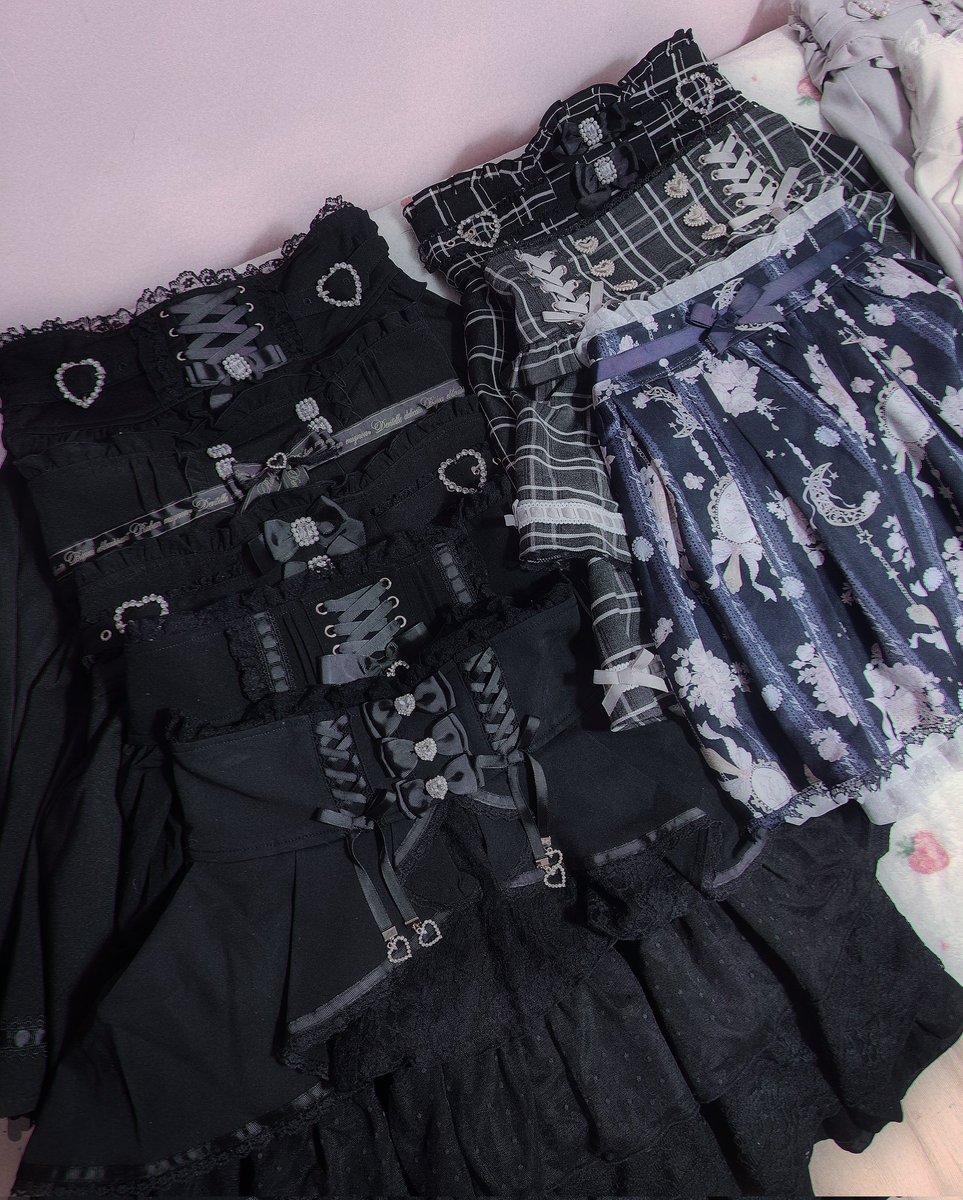 lunyaan_'s tweet image. organizing all my jirai stuff (kill me)