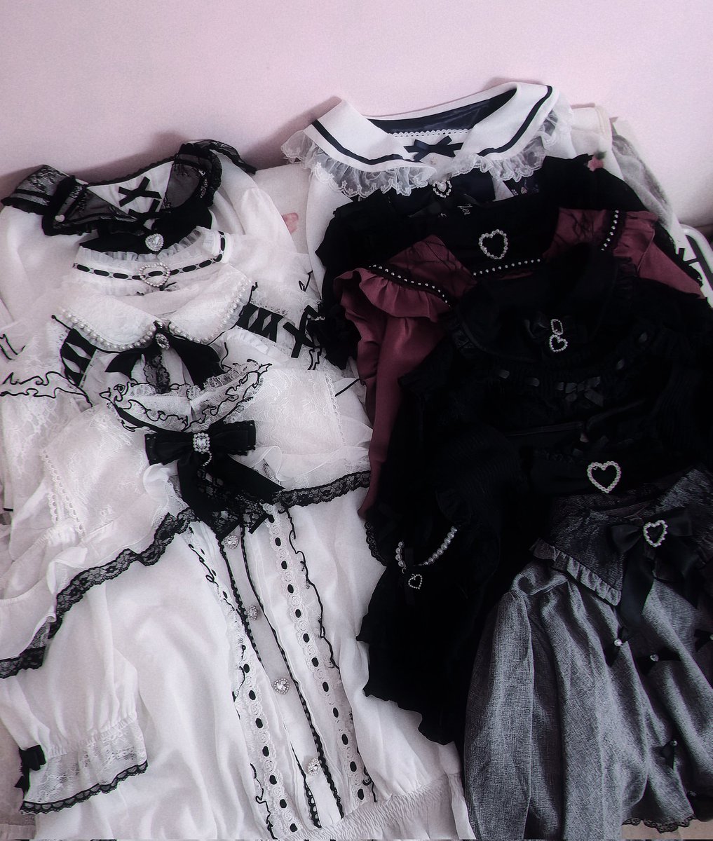 lunyaan_'s tweet image. organizing all my jirai stuff (kill me)