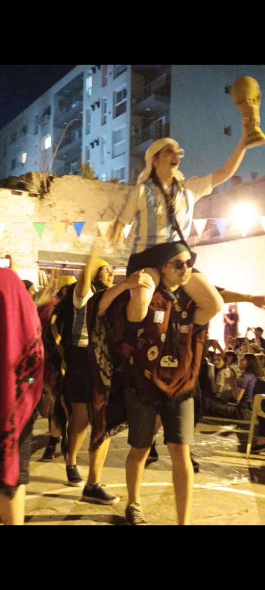 _xmiicax's tweet photo. #Sefuelarga festejamos con mi grupo scout temática scaloneta https://t.co/CTpuUOzYVq