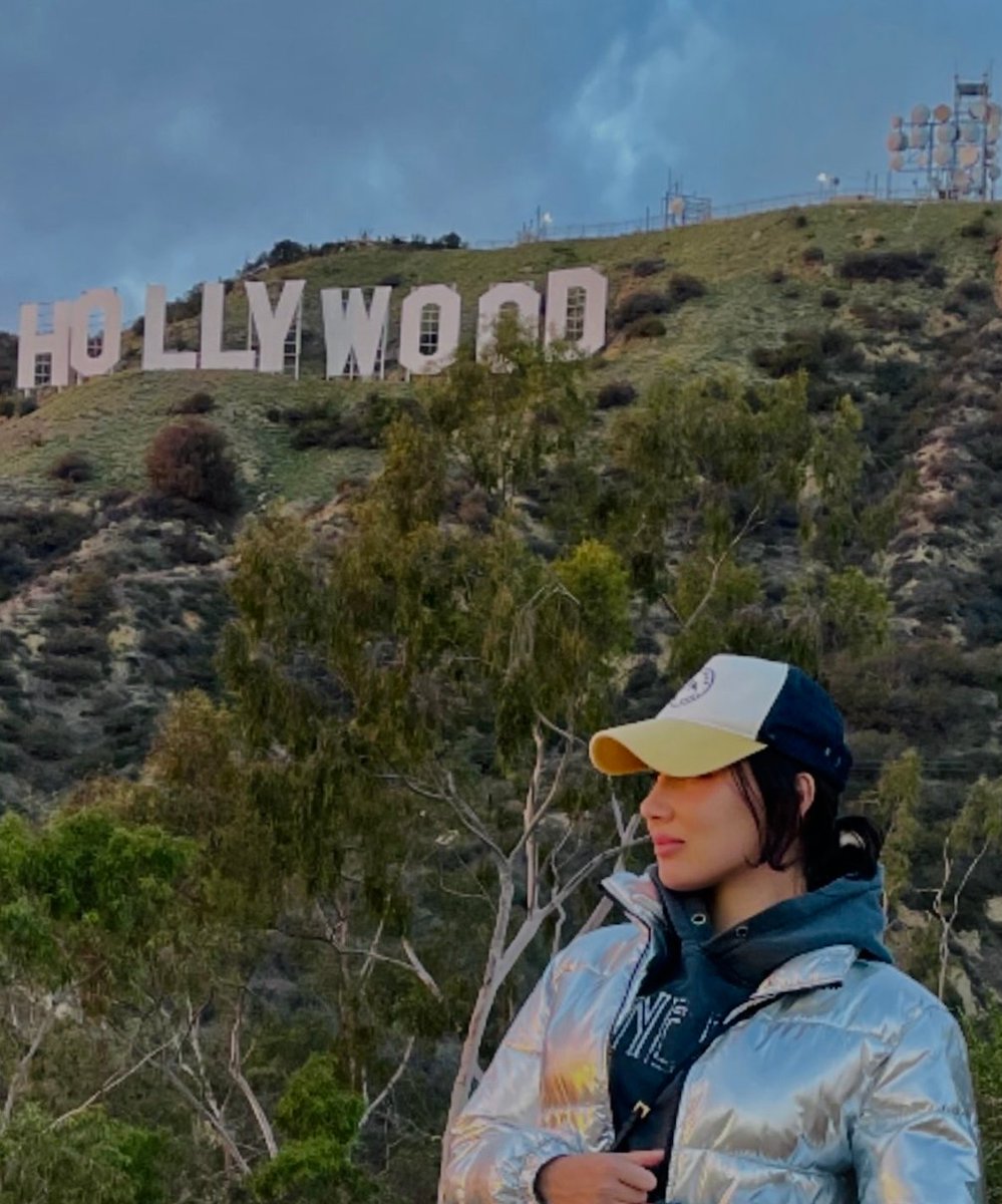 I was going to post the sunset, but ended up posting myself watching it.

A little reminder:
Winners lose.
They get frustrated 😣, heartbroken 💔, confused 😕.
But they keep moving forward.
That’s why they win 💫

#TradingCommunity