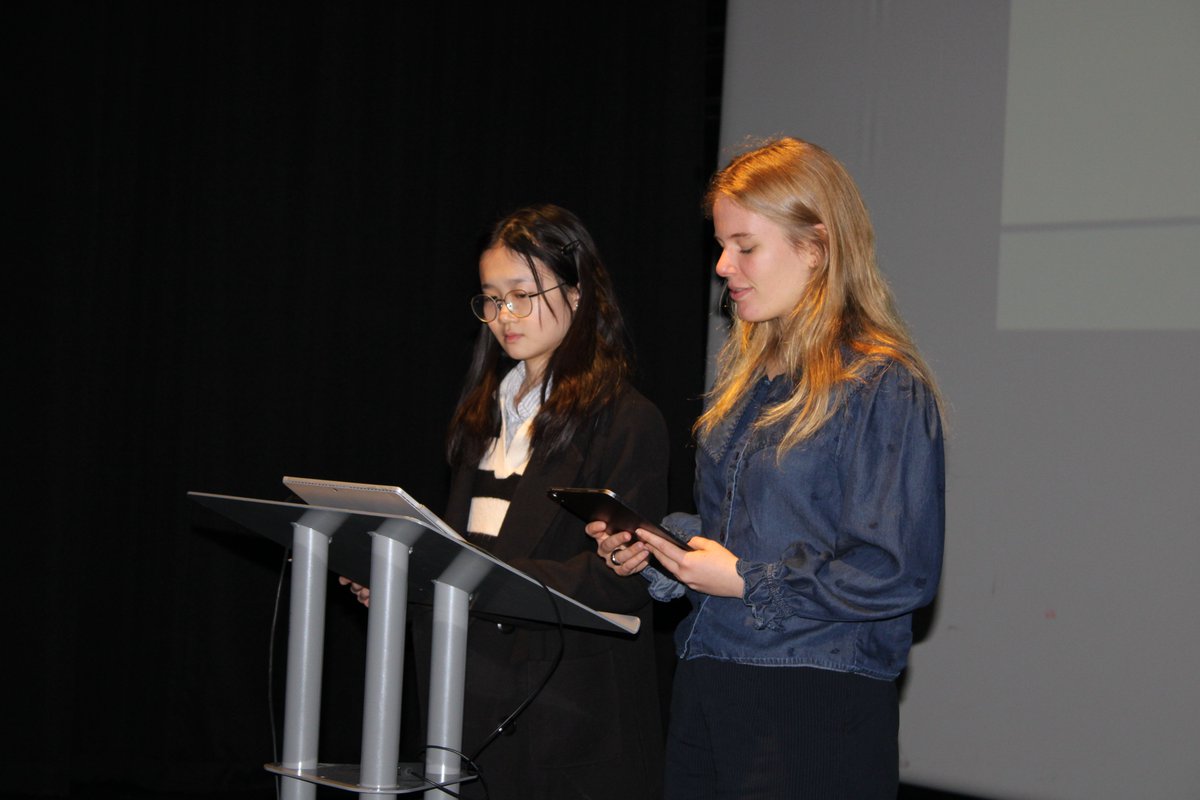 SG_STEM's tweet image. On Tuesday 25th November, the final Chemistry Symposium of the calendar year took place. Loulou D. and Clarice I. gave an insightful presentation on the on the use of Opioids within medicine and how they work in the human body.