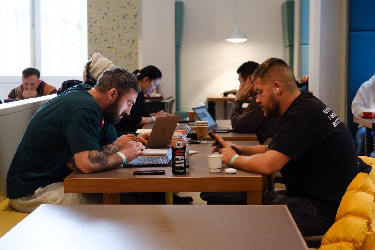 Co-working Fridays at Somerset House closed out ahead of <a href="/SolanaConf/">Solana Breakpoint 🇦🇪 Abu Dhabi Dec 11-13</a> with a Lunch &amp; Learn hosted by <a href="/inside_r3/">R3</a>.

Technical demos, 1:1 time with their engineers, and a packed room of builders.

Big thanks to the R3 team for spending the day with us.