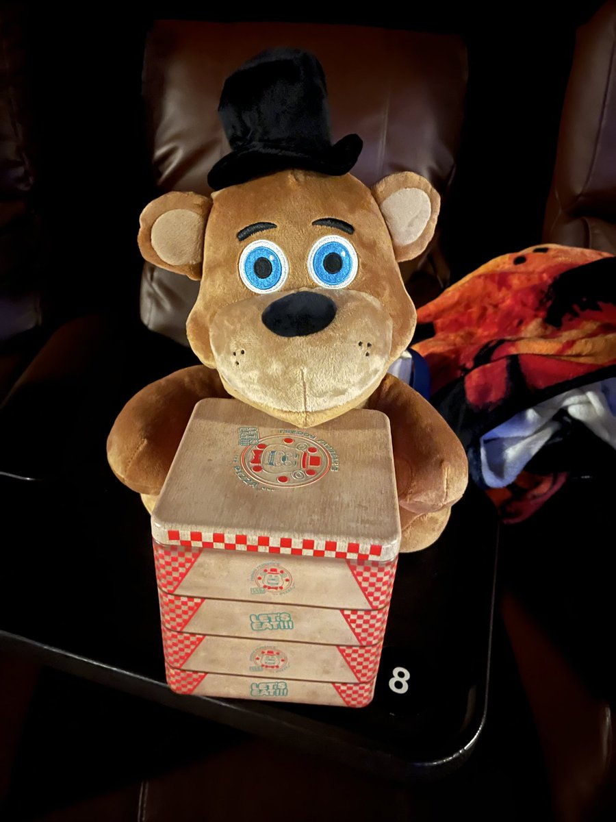 galaxy7_miss's tweet photo. Stoppp he’s so cute! Look at his little pizza boxes 🥹💙 @Cinemark https://t.co/dVCKZkIVz6