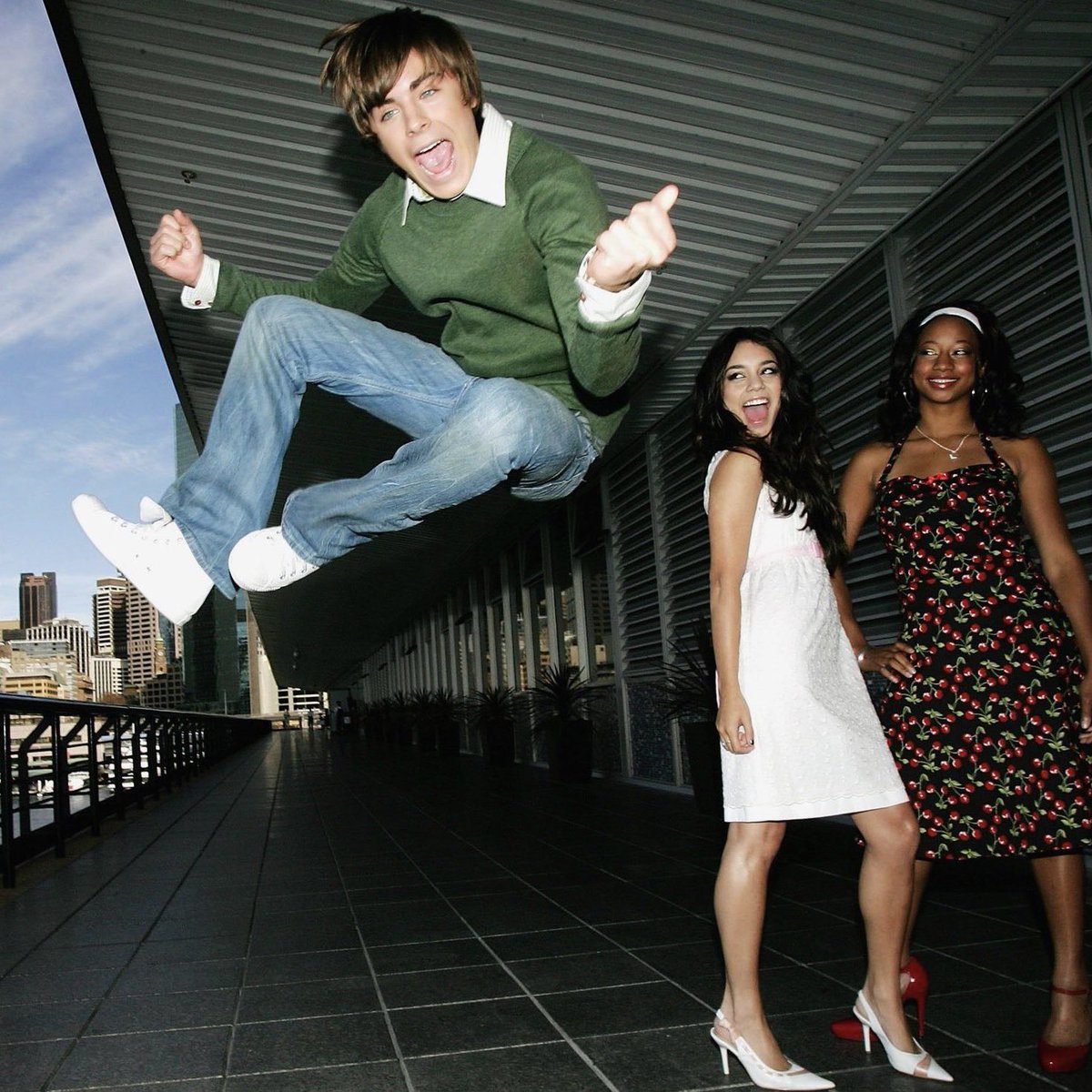 hoje tem festa de final de ano no trabalho eu NEM vou me acabar não né