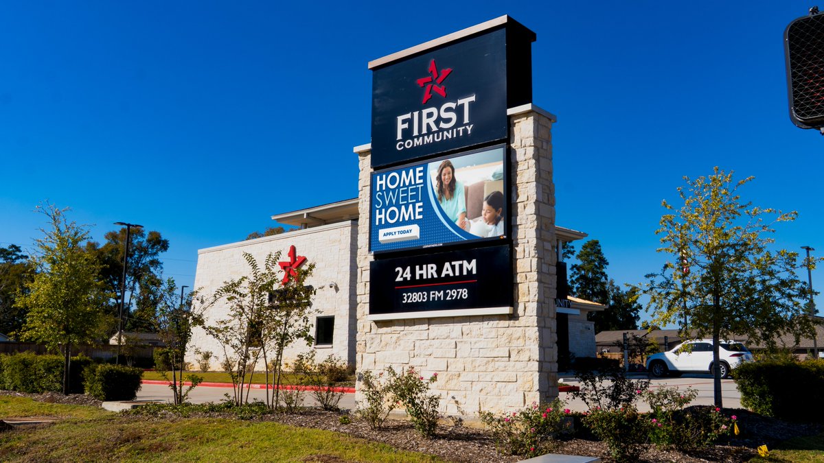 ledpartnershtx's tweet image. The LED marquee at @FirstCommCU  – Magnolia shines bright ✨—helping share updates and strengthen their connection with the community. Proud to partner with FCCU across multiple Tomball &amp;amp; Magnolia locations!

👉 LEDPartners.com

#LEDPartners #FCCU #LEDMarquee