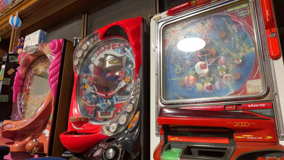 ougonFUKUI's tweet photo. パチンココーナー現状3台しか稼働できる台が無かった為少ないですが、循環式フリープレイ台として開放します！懐かしのCR機と一発台です！当店イチオシのミサイル7-7-6Dです！玉詰まりが頻繁におきるのでその際お手数をおかけしますが、スタッフをお呼びください。
#SANKYO
#ミサイル776D https://t.co/F5Aoihhsgk