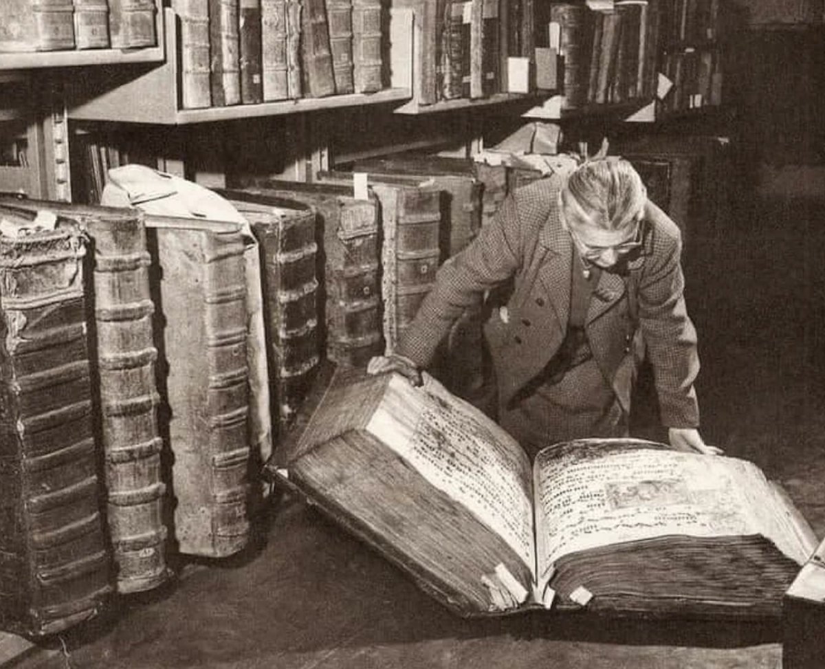FIFA TV production assistant checks the running order for this fucking interminable ill-judged fiasco.
#WorldCup2026