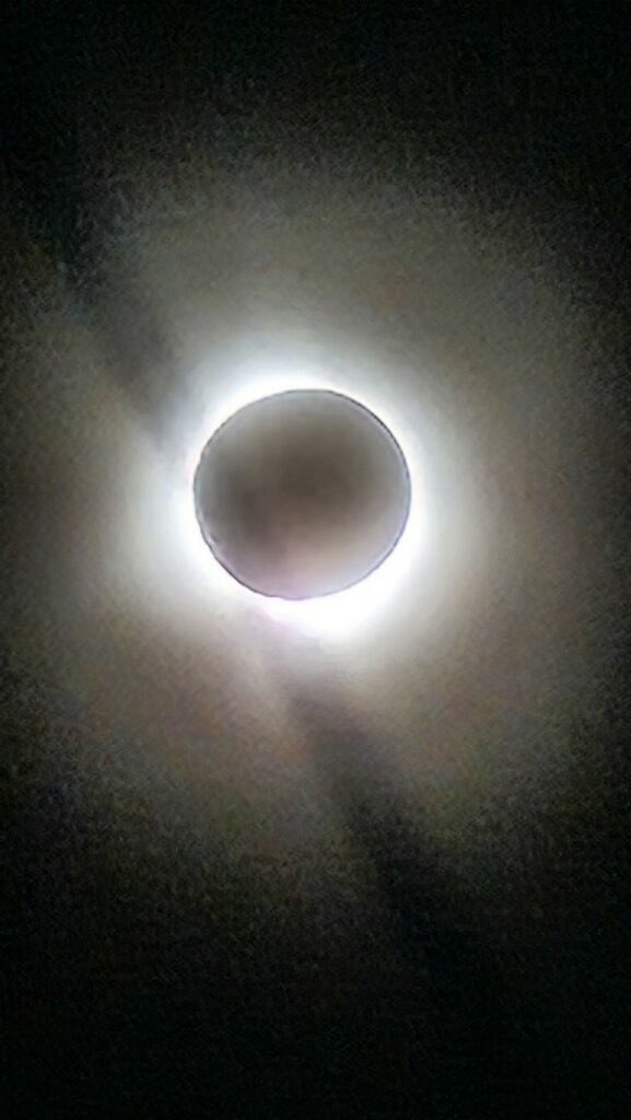 H2PKSK's tweet photo. @FullCourtCLE @ElalcaldeRafa Does the eclipse count as a sunset? https://t.co/k9zrlu1Ty3