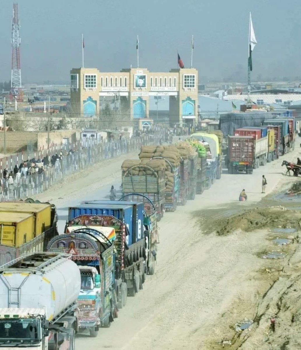 AgZiarmal's tweet photo. URGENT CALL FOR PEACE: CHAMAN-SPIN BOLDAK BORDER 
​We must not forget the people living near the Chaman-Spin Boldak border who are currently under dangerous conditions due to heavy gunfire.
​The lives of the border communities matter. We urge for diplomacy,#ChamanSpinboldak https://t.co/gzbyWIHPM3