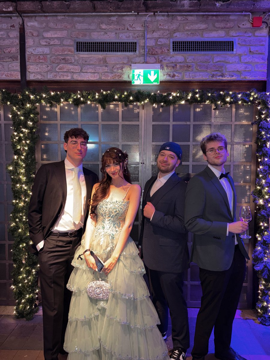 Timhorus tweet media