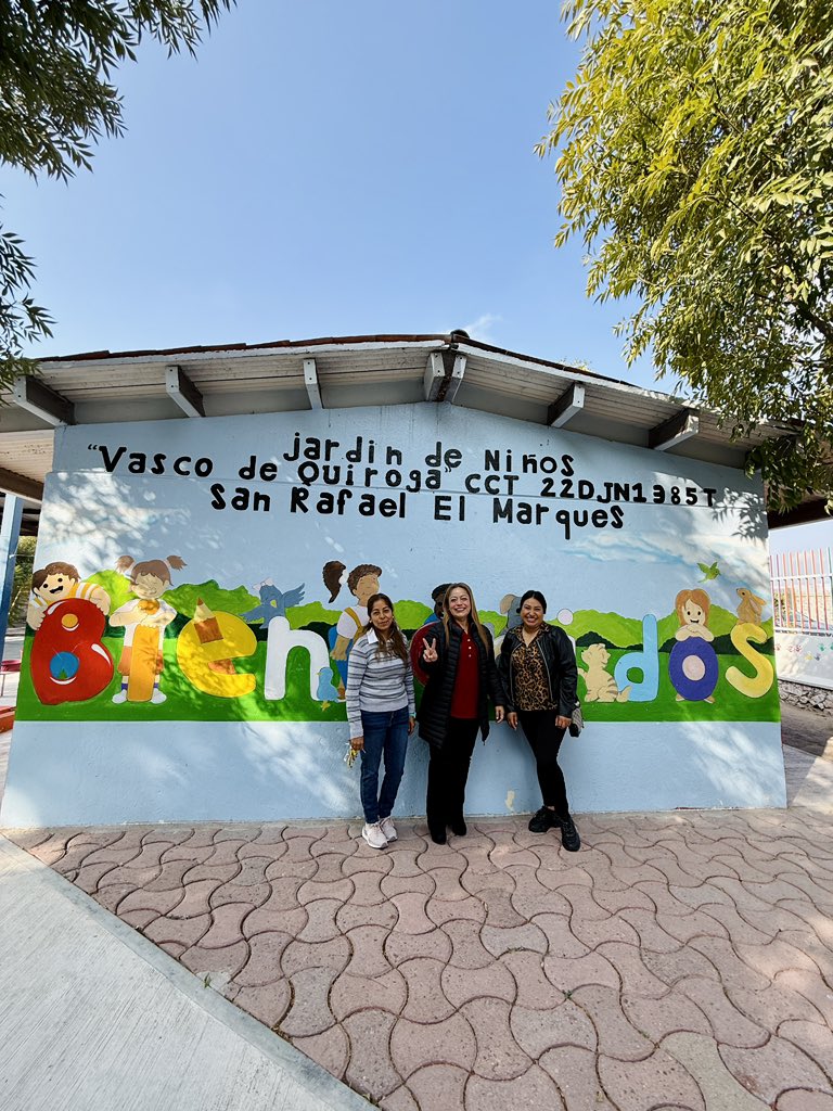 diputadavero's tweet photo. Acudí al llamado del Comité de Padres de Familia del Jardín de Niños “Vasco de Quiroga” en #SanRafael, El Marqués. 📚✨

Escuché sus necesidades y, trabajando en equipo, apoyamos a la comunidad con un proyector que fortalecerá las actividades de las y los pequeños. 👧🧒 https://t.co/DbU4tdHkad