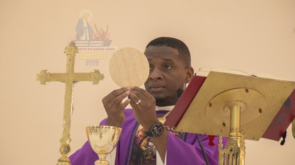 Pitit_Man_Mari's tweet photo. Vivez en images la deuxième Messe du 7ème jour de la neuvaine à Notre-Dame de l’Immaculée Conception #pititmanmanmarie #vivez #enimages #7eme #jour https://t.co/lOpKXOIZmA