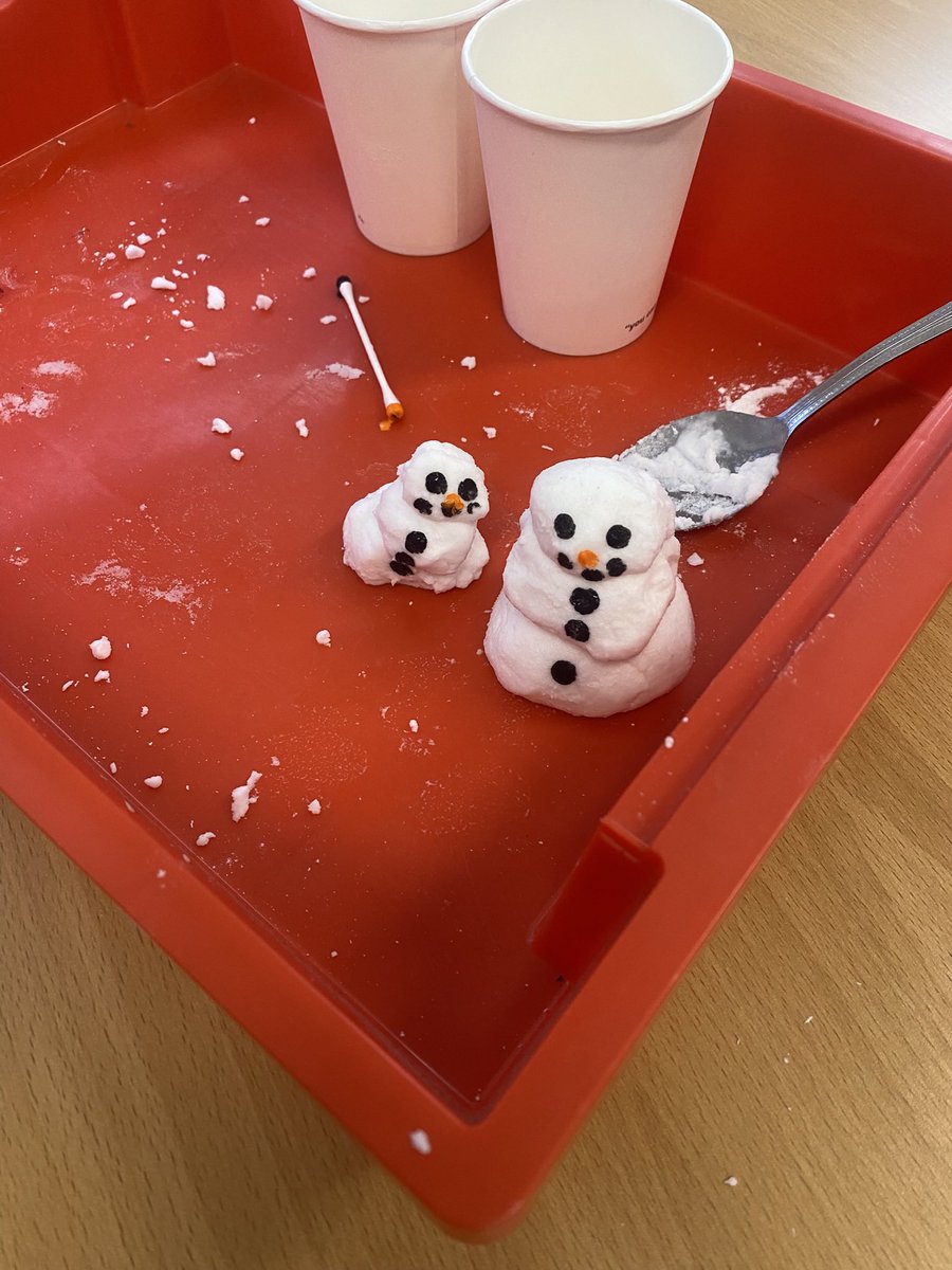 class_jurassic's tweet photo. ‘Melting snowmen’ - Fabulous, scientific fun in this morning’s ‘Good to be Gold’ celebration! ⛄️ @CarltonPS_SET https://t.co/pkjswnW6AU