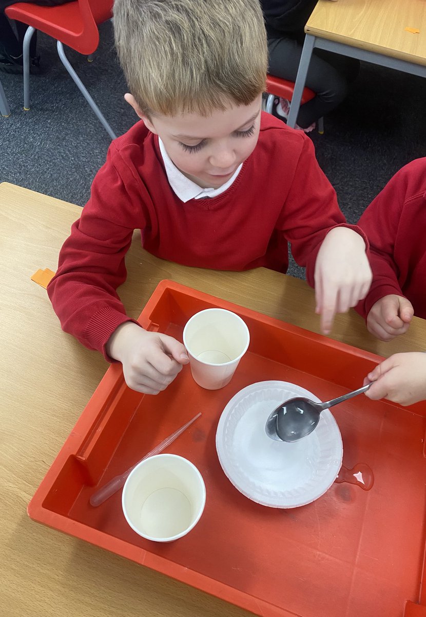class_jurassic's tweet photo. ‘Melting snowmen’ - Fabulous, scientific fun in this morning’s ‘Good to be Gold’ celebration! ⛄️ @CarltonPS_SET https://t.co/pkjswnW6AU