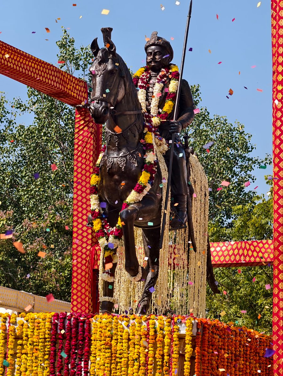 बृज शिरोमणि यदुकुल चंद्रभाल परमभट्टारक महाराजाधीराज गोपाल सिंह देव बहादुर मूर्ति अनावरण कैलादेवी, करौली 🙏🏻🚩🚩
#महाराजा_गोपाल_सिंह 
#जादौन #यदुवंशी #करौली