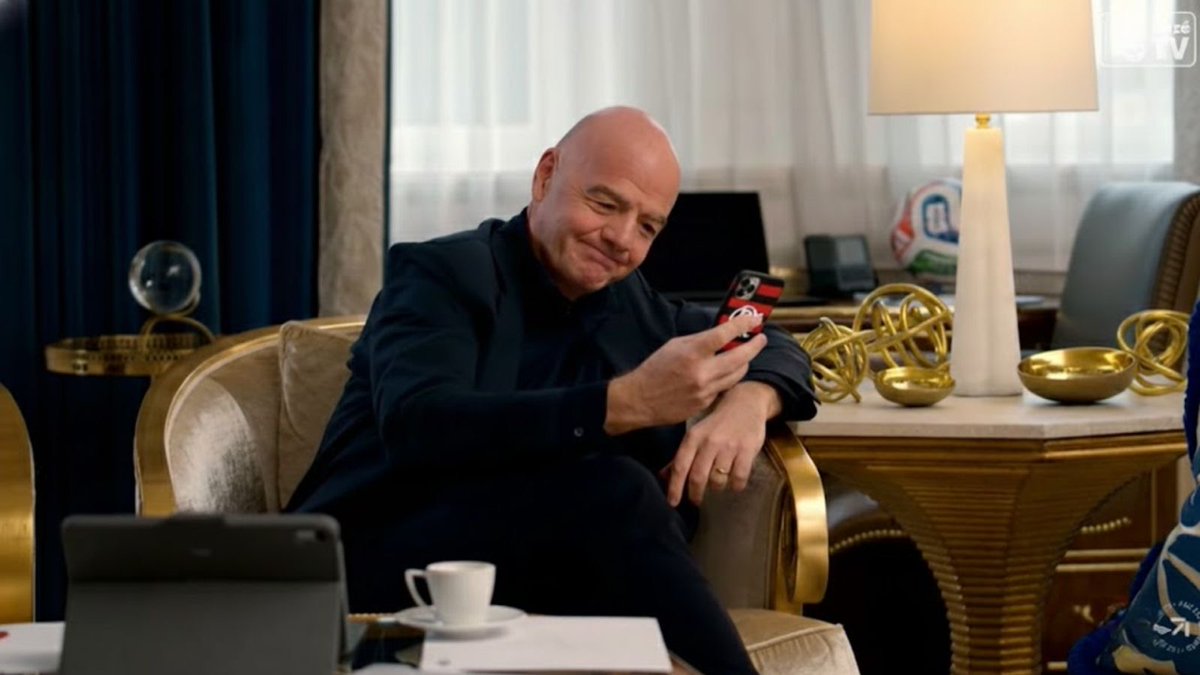 BagrescoreBr's tweet photo. Crai Infantino com a capinha do Flamengo no sorteio da copa do mundo kkkkkkkkkkk⁩ https://t.co/IFhQmXqHmV