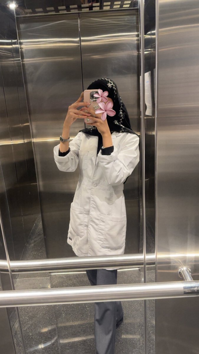 لَمْياء tweet media