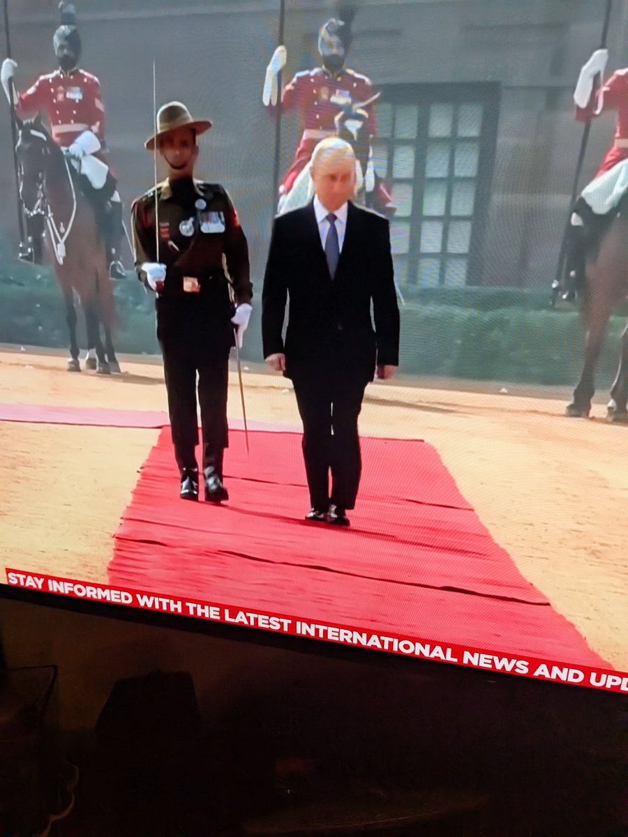 Broufus's tweet photo. Just saw this Putin red carpet event in India.
This is so embarrassing, a 4 trillion economy cannot afford a decent carpet for an important dignitary?
Shameless people. https://t.co/Rq4NBh9Car