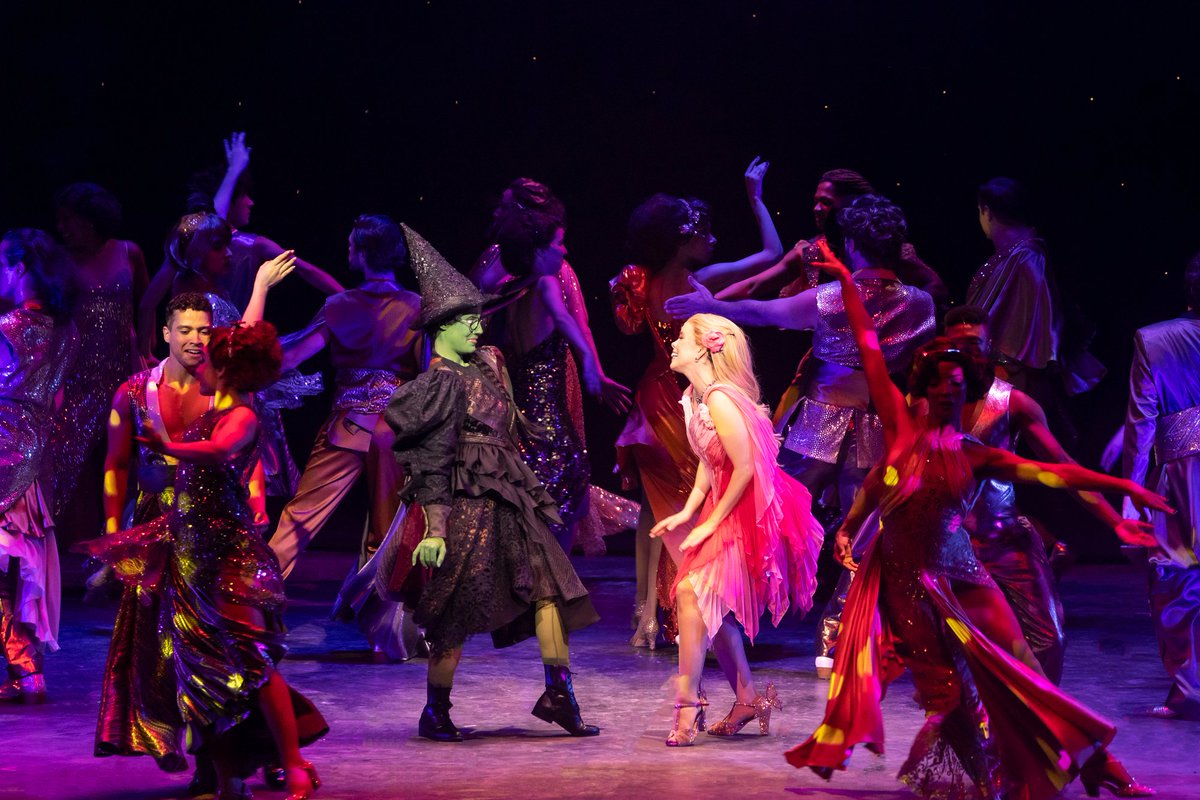 🎟️ 500 mil pessoas assistiram a temporada 2025 de 'Wicked' no Teatro Renault (SP)