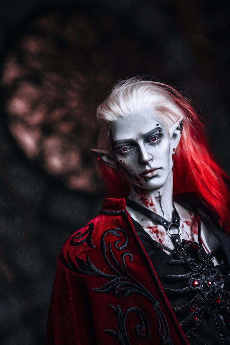 Tenebrae looks young, appealing, a bit dazed, and one could hardly tell he's a serial killer until its too late.  Always embracing the Dark Urge. Even after Tenebrae's rebirth as a vampire his Creator allows him do murder. Because Lord Astarion likes to watch. #bg3 #darkurgebg3