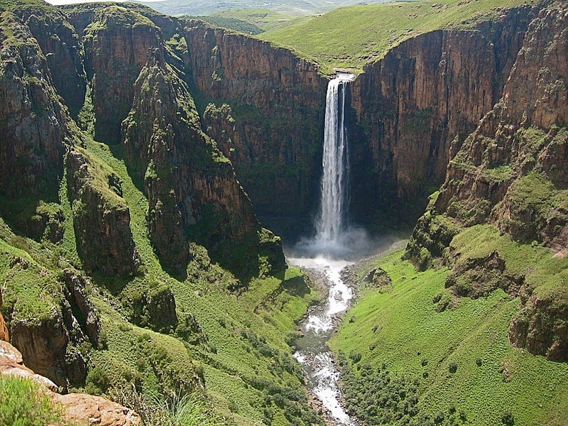 atslesotho's tweet photo. 🌊 Discover the breathtaking beauty of Lesotho! 🌄

Did you know that Maletsunyane Falls is one of the highest single-drop waterfalls in Southern Africa? 🌊 Located in the heart of Lesotho, this natural wonder is a must-visit destination for any traveler.

📞 Call +266 6228 0596 https://t.co/ErGiYKH3cp