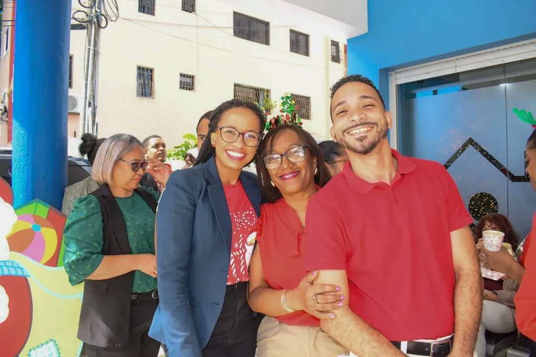 ¡En SEMMA llegó la navidad!

Dimos la bienvenida a la navidad, en un ambiente cargado de alegría y celebración. Junto a nuestros colaboradores festejamos al ritmo del merengue el tradicional encendido de árbol.