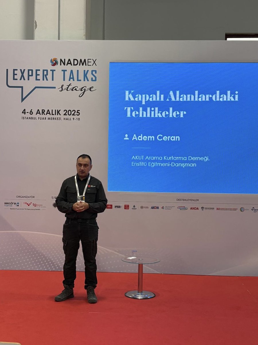 AKUT Enstitü olarak, İstanbul Fuar Merkezi’nde gerçekleştirilen NADMEX Afet Yönetimi Fuarı ve Zirvesi’nin ikinci gününde eğitmenlerimiz; zirve sahnesinde “Kitlesel Afetlerde İş Yerinde İlk Saatler”, Expert Talks sahnesinde ise “Kapalı Alanlardaki Tehlikeler” başlıkları altında