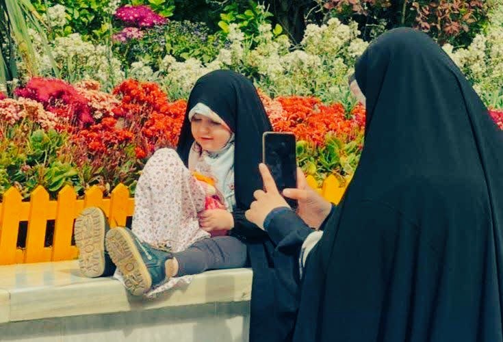 ‌زن در مکتب فاطمی، 
نه تنها مادر فرزندان، بلکه 
مادر اندیشه و بیداری است.
#زن_ایرانی
#مظهر_مهربانی