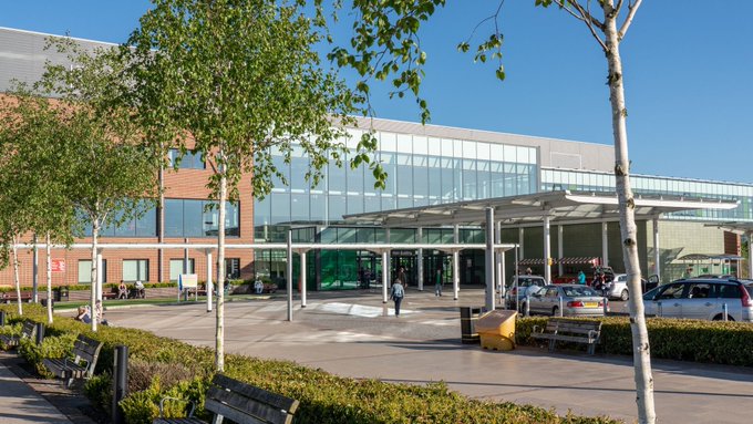 اتهام طبيب بريطاني سابق بالاعتداء جنسياً على 38 من مرضاه (إكس)